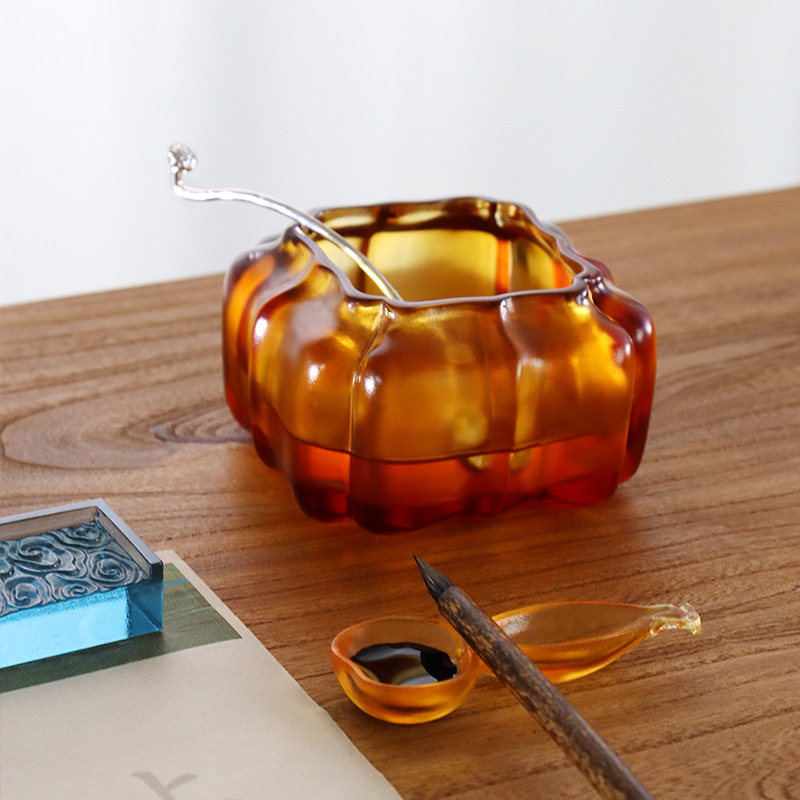 Lonac za vodu u obliku bundeve od ljubičastog kristalnog stakla