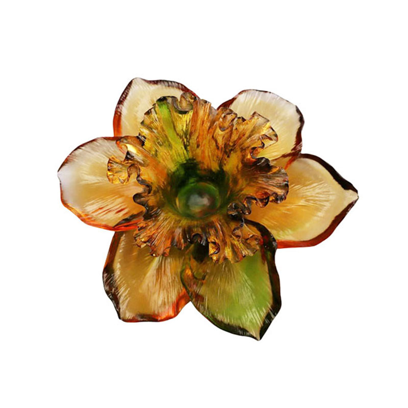 Stakleni svijećnjak u obliku latice