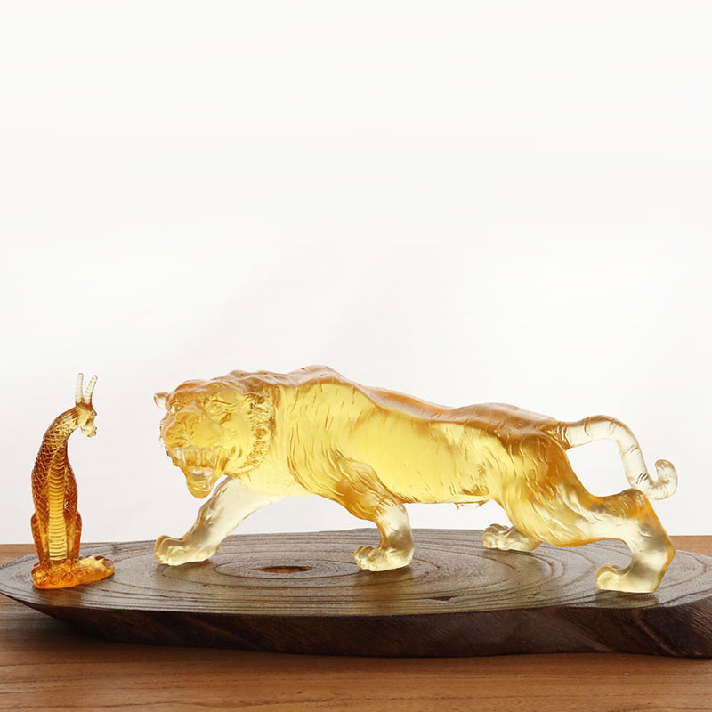 Tigrasti ukrasi zlatne boje