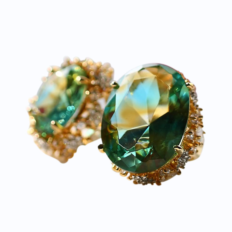 Naušnice od zelenog stakla sa zlatnim jastučićima za uši