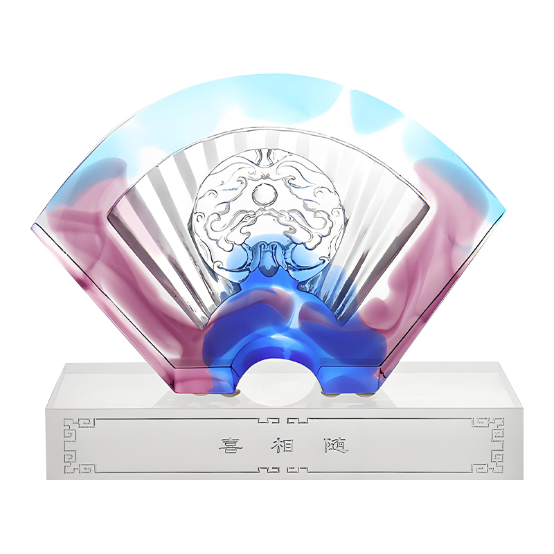 Kineski glazirani stakleni ukrasi u obliku lepeze