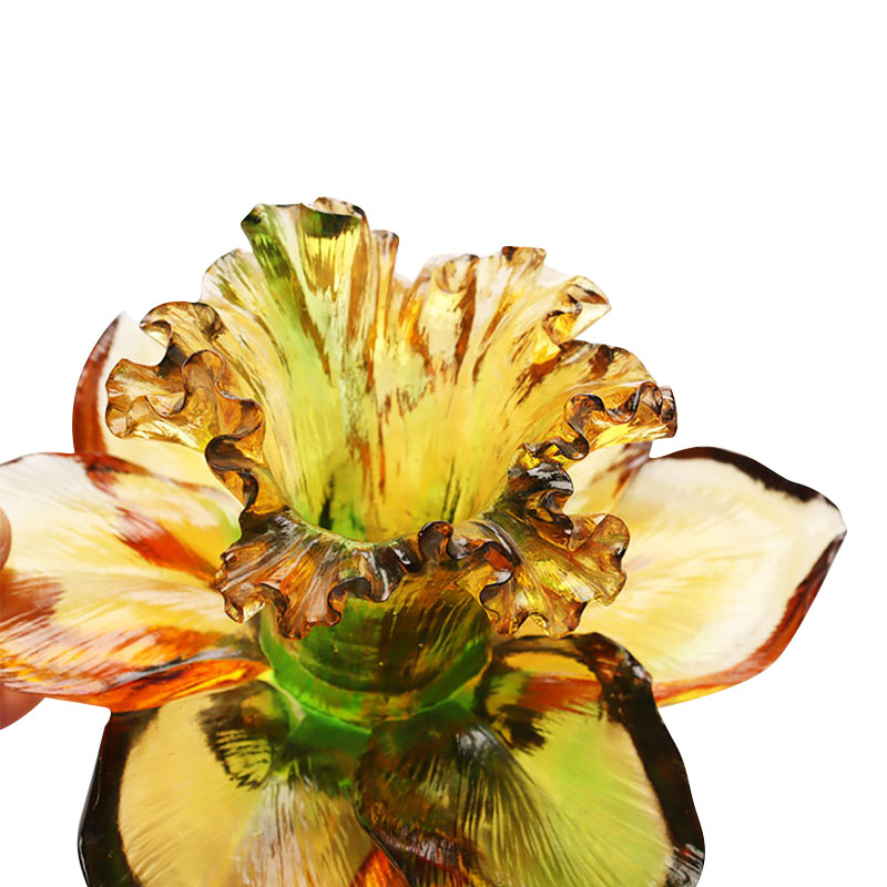 Stakleni svijećnjak u obliku latice