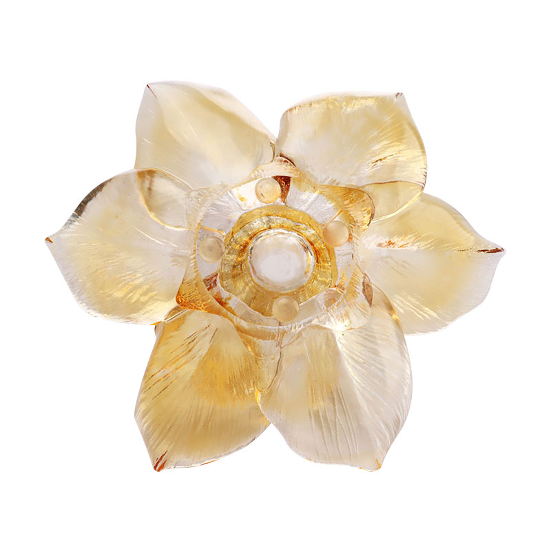 Stakleni svijećnjak u obliku latice