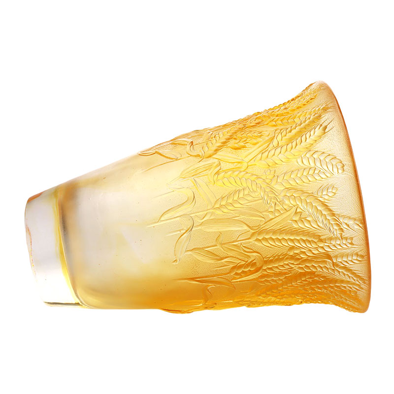 Staklena vaza od jantara s utisnutim klasjem pšenice