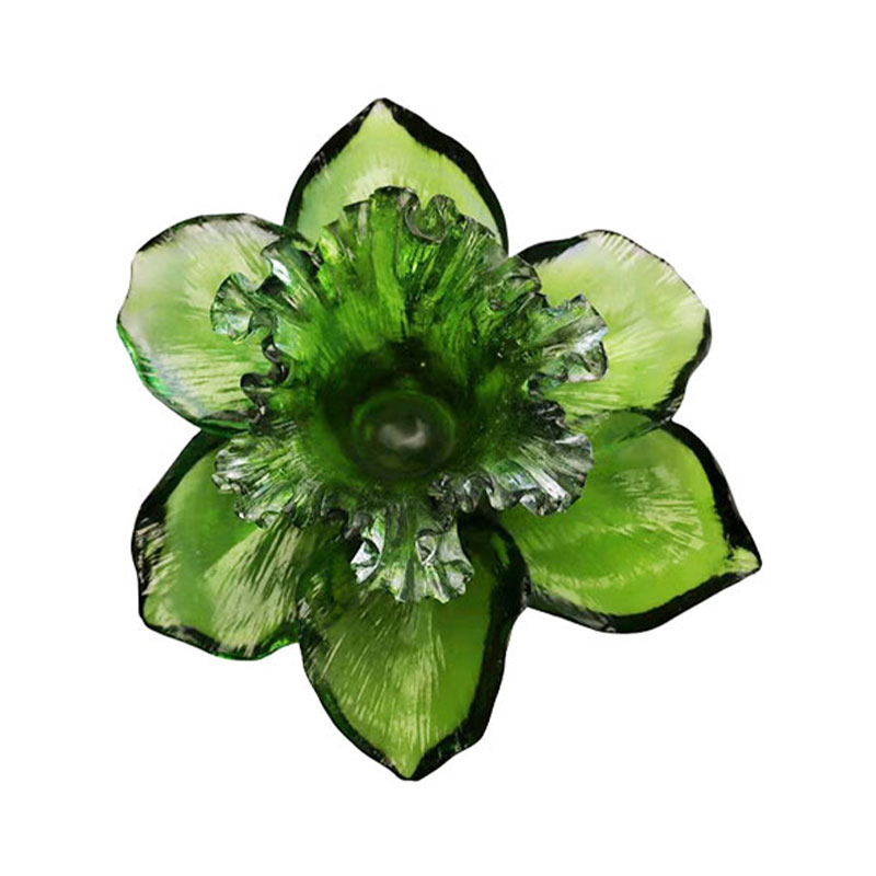 Stakleni svijećnjak u obliku latice