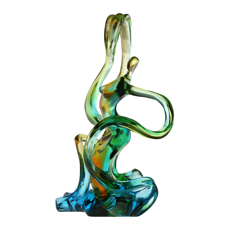 Stakleni ukrasi u boji za uređenje doma