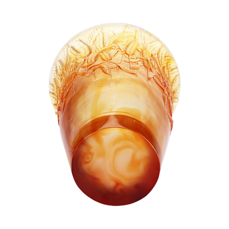 Staklena vaza od jantara s utisnutim klasjem pšenice