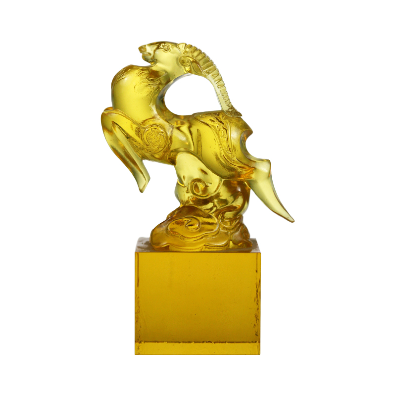 Zlatni prozirni stakleni kristalni pečat u obliku ovce