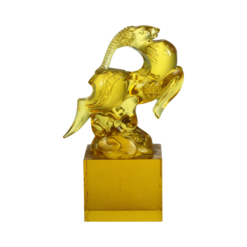 Zlatni prozirni stakleni kristalni pečat u obliku ovce