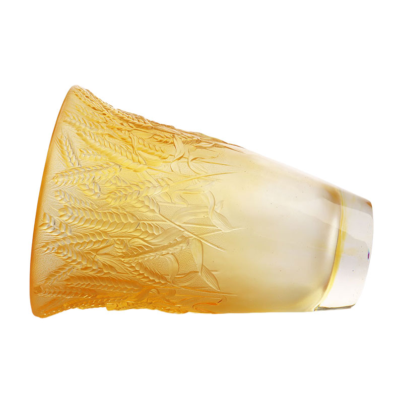 Staklena vaza od jantara s utisnutim klasjem pšenice