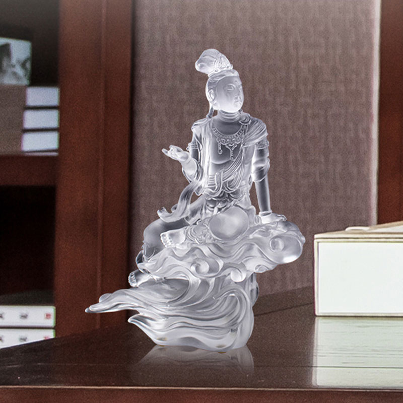 Prozirna staklena skulptura Avalokiteśvara Bodhisattva