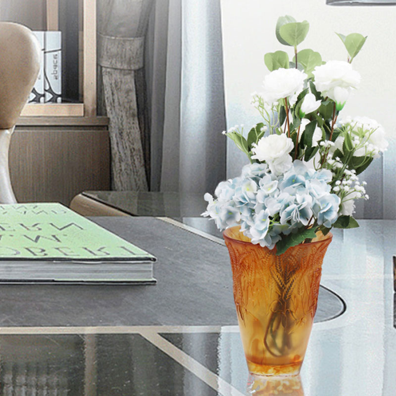 Staklena vaza od jantara s utisnutim klasjem pšenice