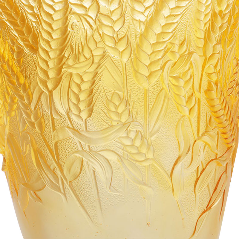 Staklena vaza od jantara s utisnutim klasjem pšenice