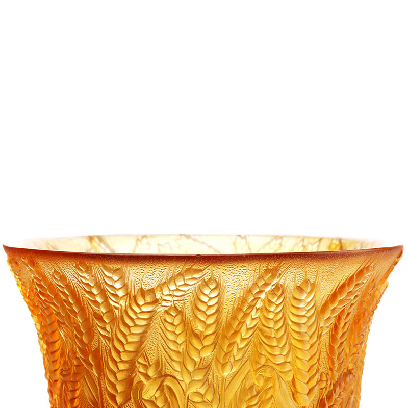 Staklena vaza od jantara s utisnutim klasjem pšenice