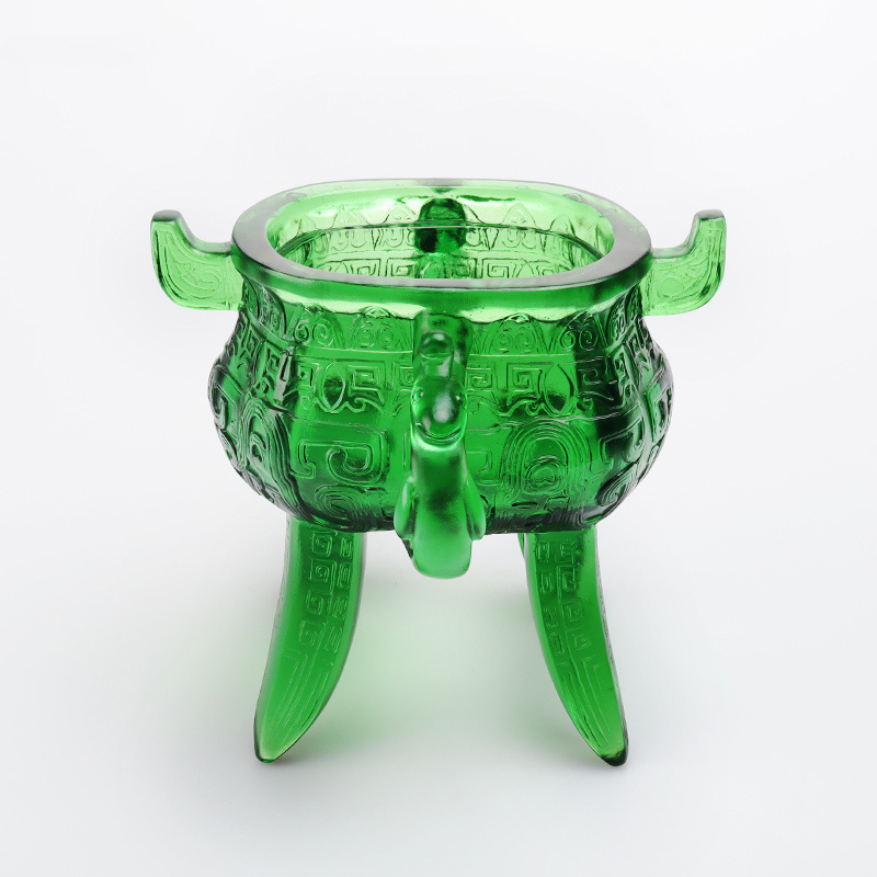 Smaragdno zeleni tronožac od kristalnog stakla s ručkama u obliku uha