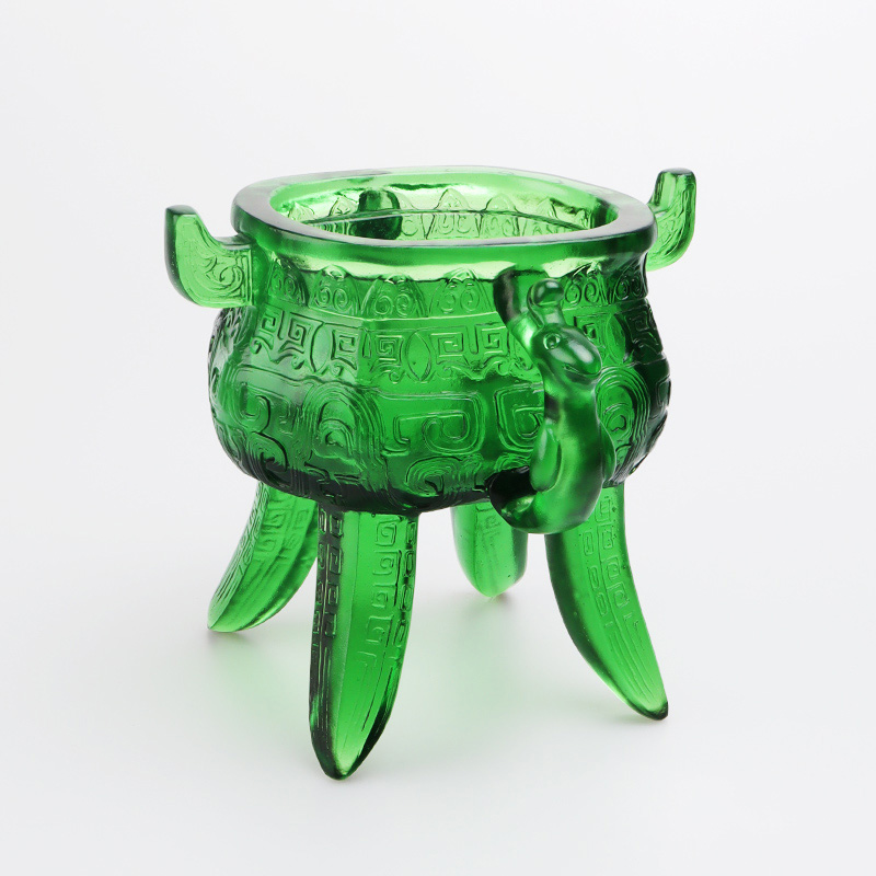 Smaragdno zeleni tronožac od kristalnog stakla s ručkama u obliku uha