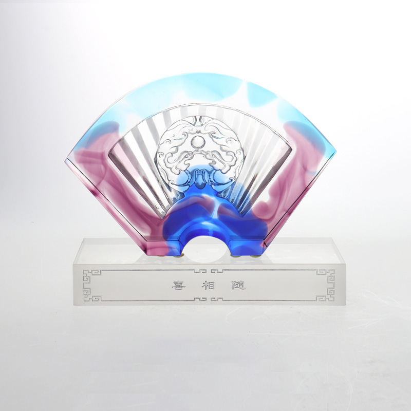 Kineski glazirani stakleni ukrasi u obliku lepeze