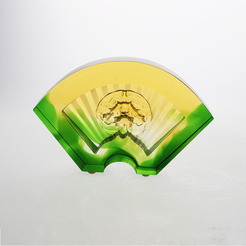 Kineski glazirani stakleni ukrasi u obliku lepeze