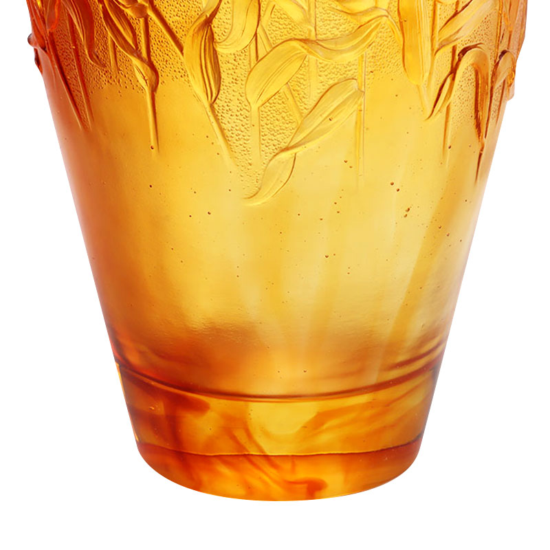 Staklena vaza od jantara s utisnutim klasjem pšenice