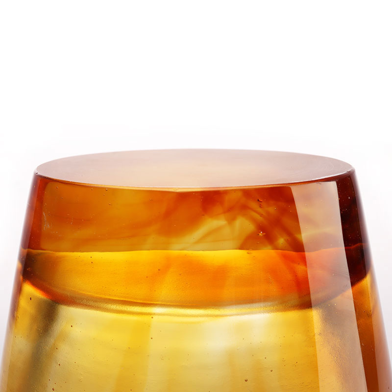 Staklena vaza od jantara s utisnutim klasjem pšenice